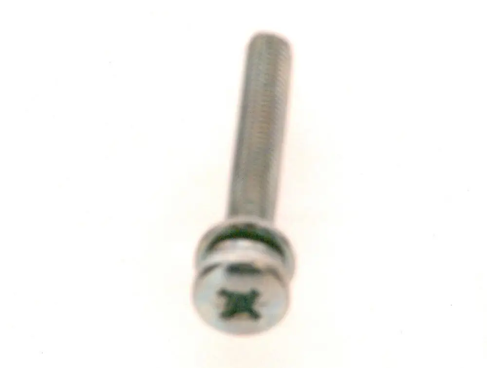 BOSCH Schraube mit Kopf und Gewinde, senkrecht positioniert; metallisch, mit einem einfachen Kreuzschlitzmuster auf dem Kopf.
